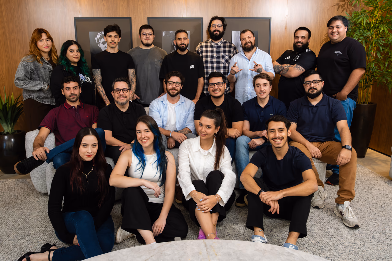 Equipe da Bait reunida na agência